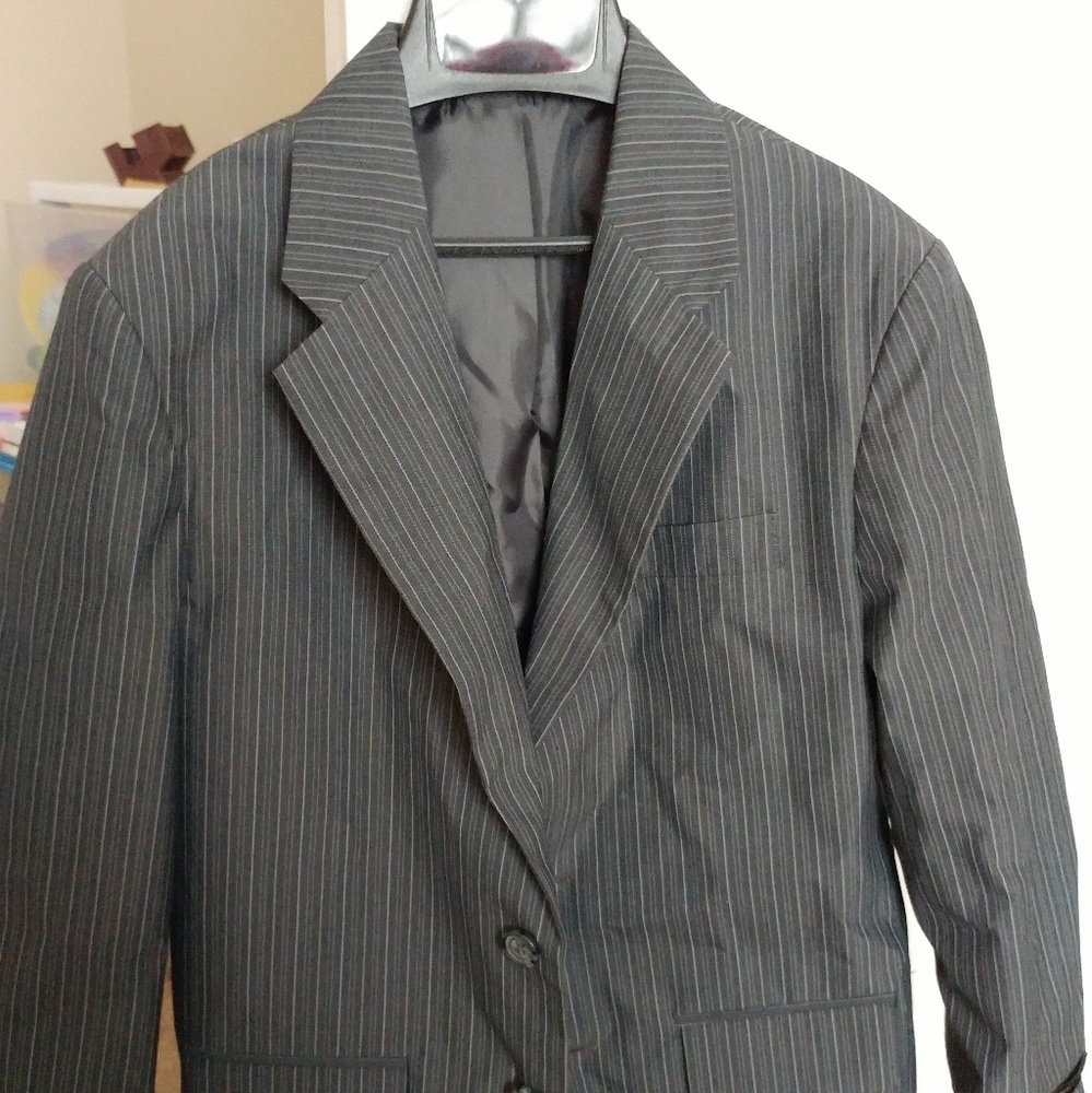 Boys size 10 R Van Heusen pinstripe suit